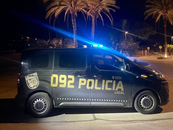 Archivo - Vehículo de la Policía Local de Vera (Almería).