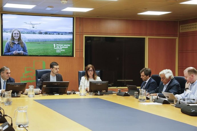 Barredo ha presentado este miércoles, en la Cámara autonómica, la 'Estrategia Integral para el Relevo Generacional del Sector Agrario Vasco'