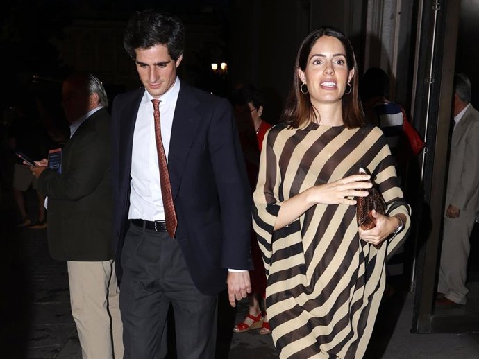 Fernando Fitz-James Stuart y Sofía Palazuelo salen del Teatro Real tras asistir al estreno de 'La Traviata'