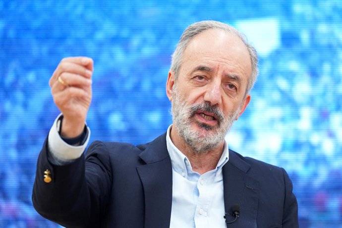 Archivo - El candidato de la lista del PP para las elecciones europeas, Francisco Millán Mon, durante una entrevista para Europa Press, a 24 de mayo de 2024, en Santiago de Compostela, A Coruña, Galicia (España). El gallego Francisco Millán, diputado de l