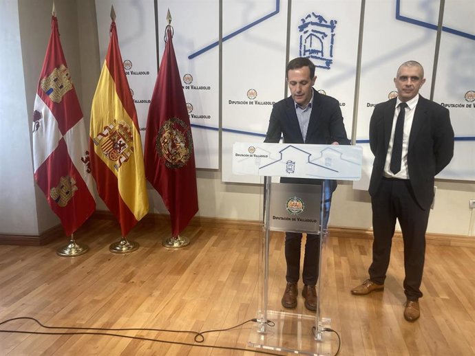 Conrado Íscar (i) y José Manuel Barrios, durante la rueda de prensa.