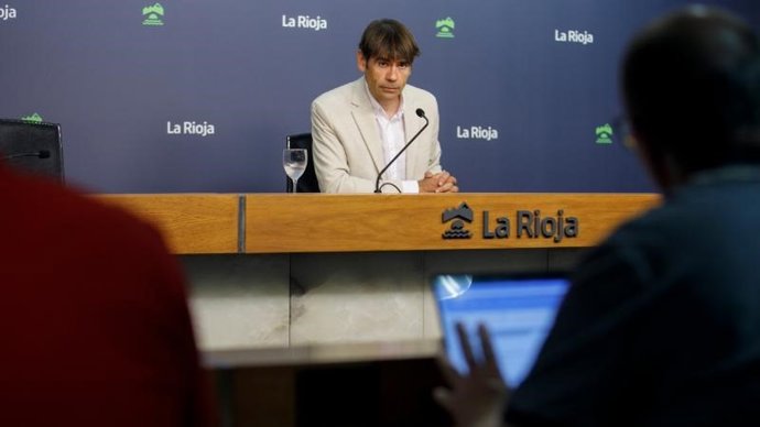 El director general de Innovación y Ordenación Educativa, Fabián Martín, presenta la nueva convocatoria de inmersión lingüística destinada al profesorado en contextos bilingües y plurilingües