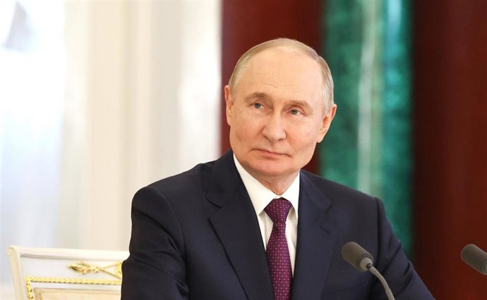 El presidente de Rusia, Vladimir Putin, durante un encuentro con el jefe de la junta militar y presidente de transición de Malí, Assimi Goita, en el Kremlin (archivo)