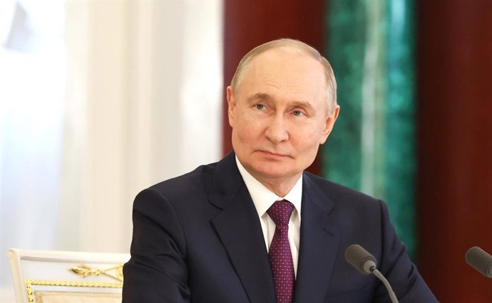 El presidente de Rusia, Vladimir Putin, durante un encuentro con el jefe de la junta militar y presidente de transición de Malí, Assimi Goita, en el Kremlin (archivo)