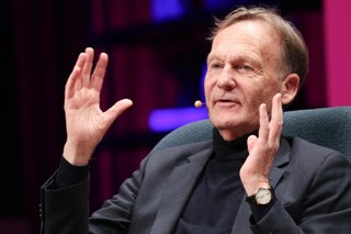 Archivo - FILED - 05 February 2025, Hamburg: Hans-Joachim Watzke, Managing Director of Bundesliga club Borussia Dortmund and Chairman of the Supervisory Board of the German Football League (DFL), speaks at a panel discussion at the Spobis industry confere