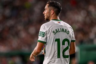 El jugador José Salinas en un partido con el Elche CF