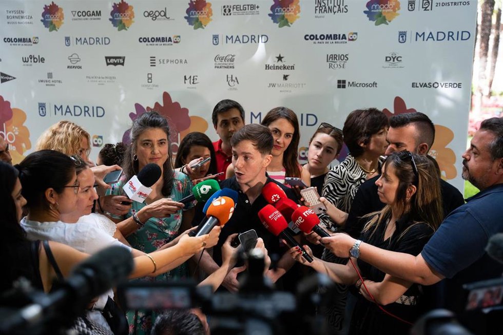 Archivo - El portavoz adjunto de Más Madrid en el Ayuntamiento, Eduardo Fernández Rubiño, atiende a medios a su llegada a la presentación de la programación oficial de MADO 2024, en el Museo Nacional Thyssen-Bornemisza, a 26 de junio de 2024, en Madrid 