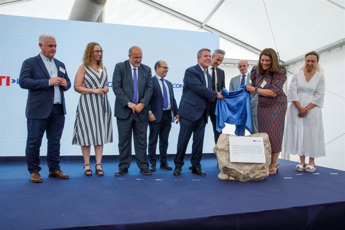 Primera piedra de la nueva planta de la compañía FM Logistic, en el Polígono Industrial 'El Ruiseñor' de Guadalajara.