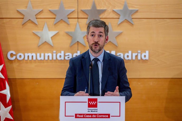 Archivo - El consejero de Presidencia de la Comunidad de Madrid, Miguel Ángel García Martín, ofrece una rueda de prensa