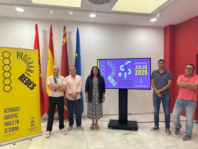 La concejal de Talento Joven y Espacios Públicos, Sofía López-Briones, presenta la nueva programación de 'Redes para el Tiempo Libre'