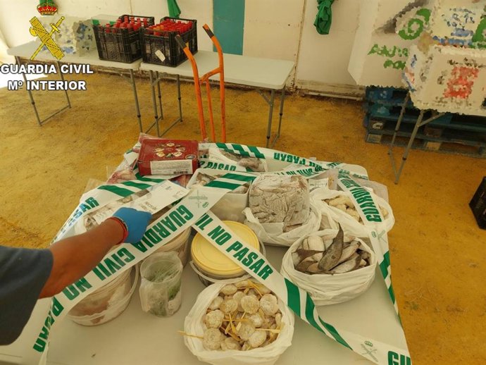 Alimentos intervenidos para ser retirados de su venta en la inspección en una feria de la provincia de Cádiz.