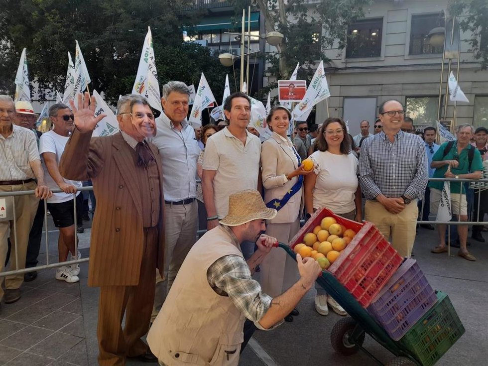 Los responsables de las organizaciones agrarias durante la concentración en Córdoba 'Por la supervivencia del campo'.