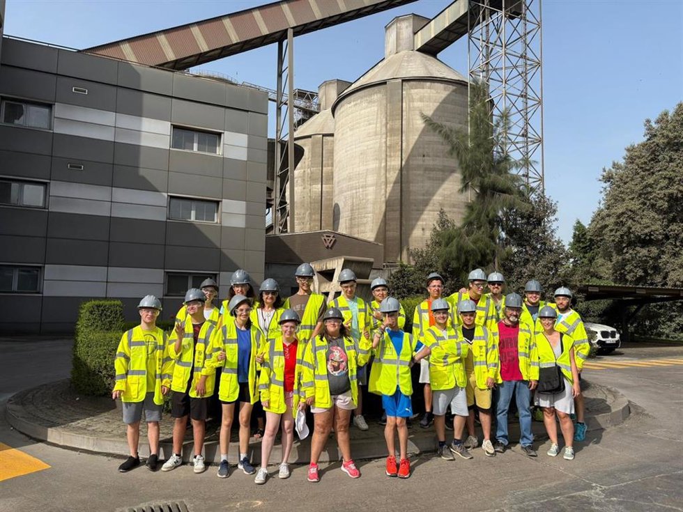 Alumnado del Colegio del Guadaíra visita la fábrica de Cementos Portland.