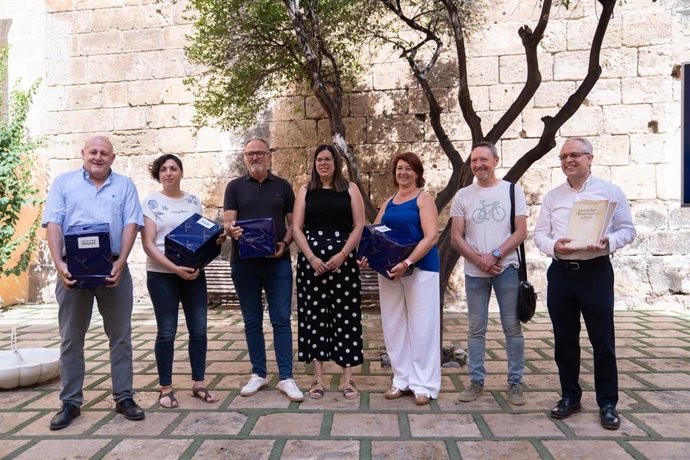 Acto de entrega del libro 'La Taha de Lúchar' a los alcaldes y concejales de Almócita, Beires, Canjáyar, Ohanes y Padules.