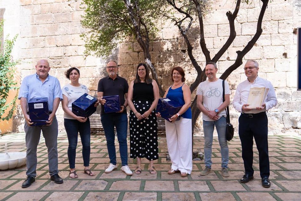Acto de entrega del libro 'La Taha de Lúchar' a los alcaldes y concejales de Almócita, Beires, Canjáyar, Ohanes y Padules.