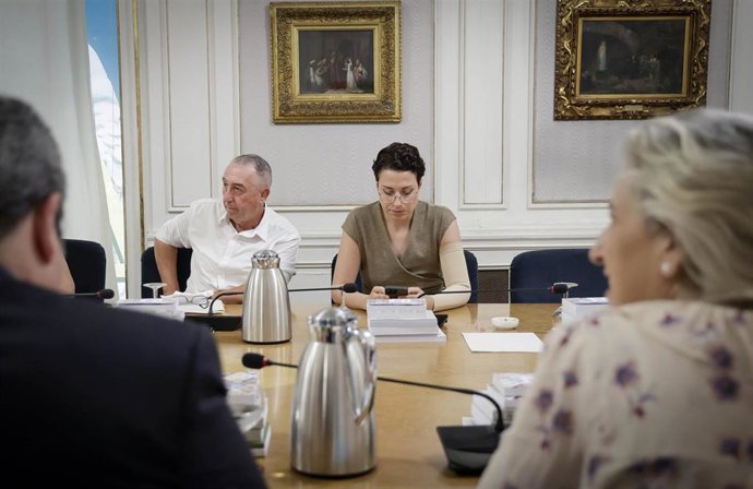 El síndic de Compromís en Les Corts, Joan Baldoví, y la portavoz adjunta Aitana Mas