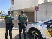 Tres detenidos, dos de ellos menores, por entrar en una casa de Campos y robar varias armas