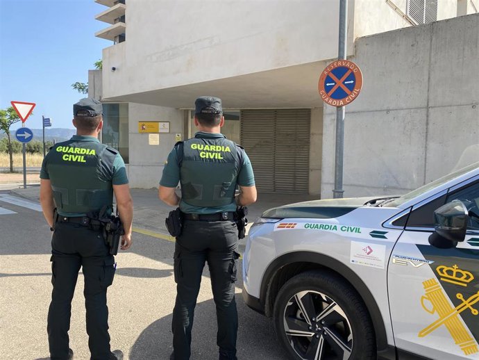 Agentes de la Guardia Civil en Campos