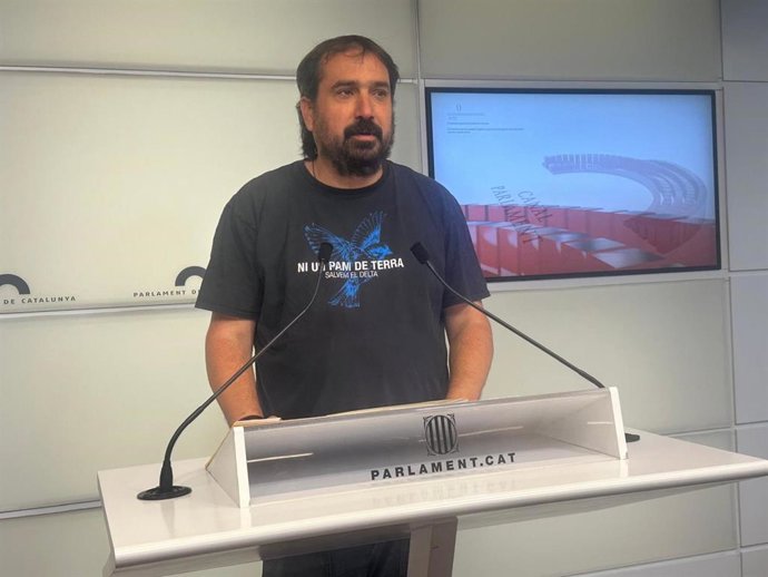 El diputado de la CUP en el Parlament Dani Cornellà en rueda de prensa.