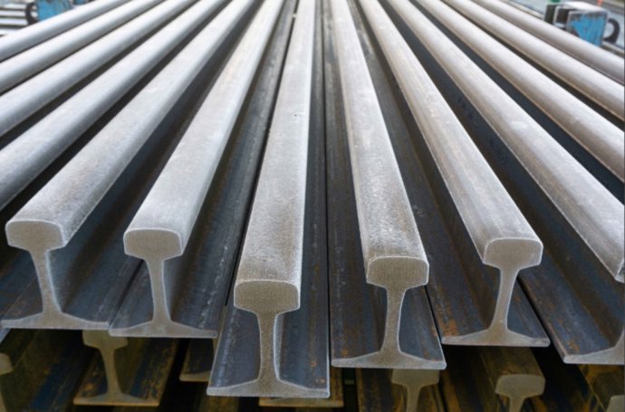 Archivo - Carril de vías de tren (archivo)