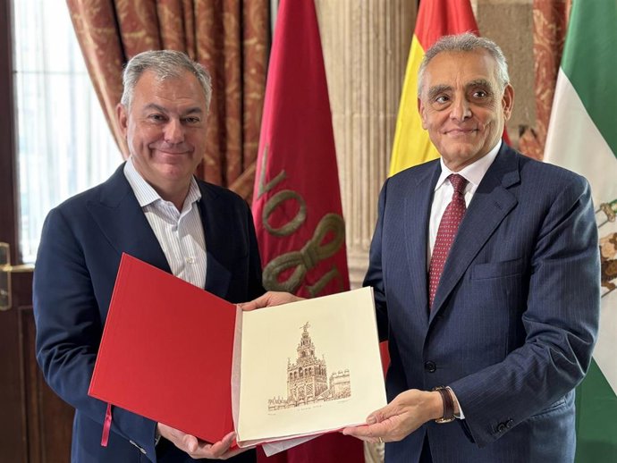El alcalde de Sevilla y el embajador de Italia en España