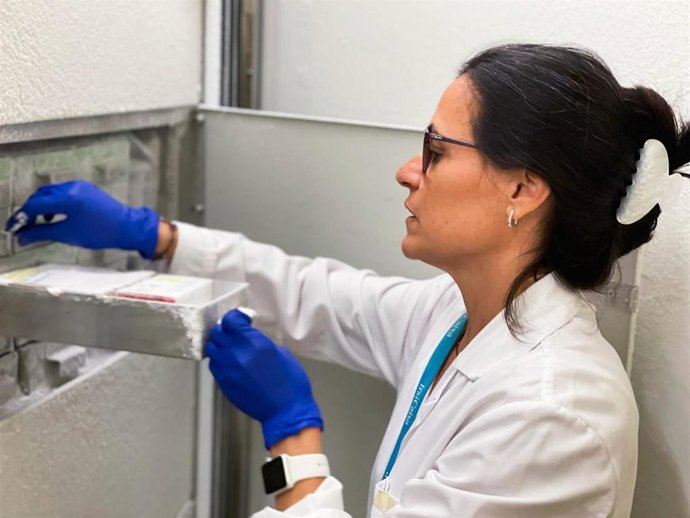 La investigadora del grupo de Genómica Microbiana de IrsiCaixa Mariona Parera.