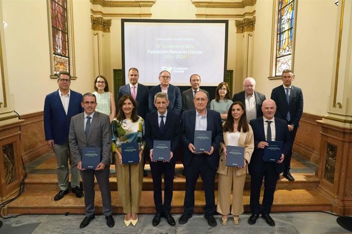 Fundación Unicaja publica un libro conmemorativo con motivo de su décimo aniversario.