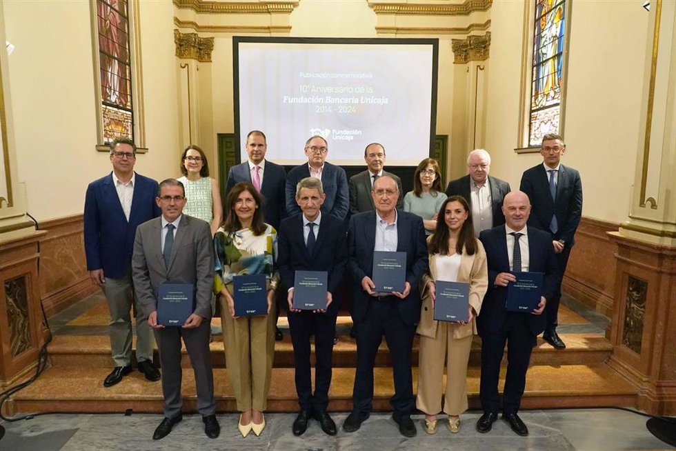 Fundación Unicaja publica un libro conmemorativo con motivo de su décimo aniversario.