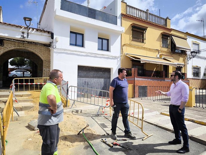 El Ayuntamiento de Alcalá mejora la accesibilidad de viarios en la barriada de Pablo VI.