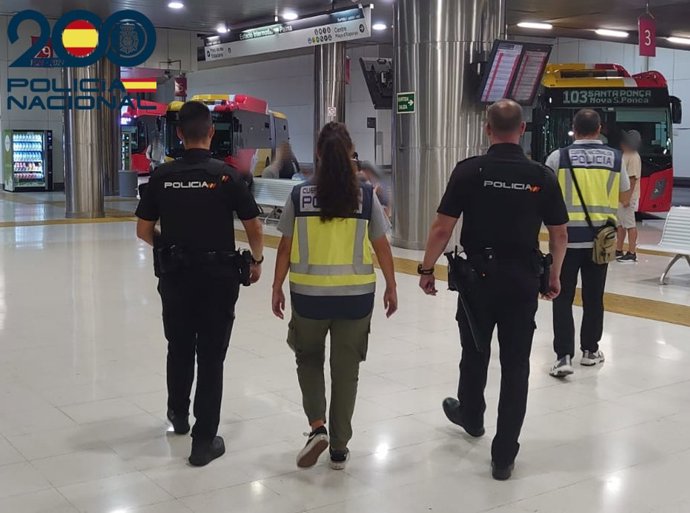 Agentes de la Policía Nacional en la Estación Intermodal de Palma