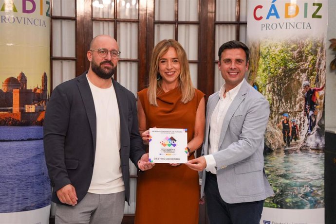 La presidenta de Diputación, Almudena Martínez, en la presentación de la adhesión del Patronato de Turismo a la REDD.