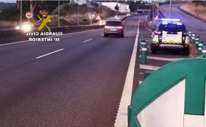 Un vehículo da Garda Civil de Tráfico.