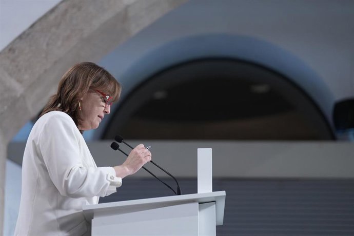 La portavoz del Govern y consellera de Territorio, Vivienda y Transición Ecológica de la Generalitat, Sílvia Paneque, durante una rueda de prensa tras el Consell Executiu semanal, en el Palau de la Generalitat, a 25 de junio de 2025, en Barcelona, Cataluñ