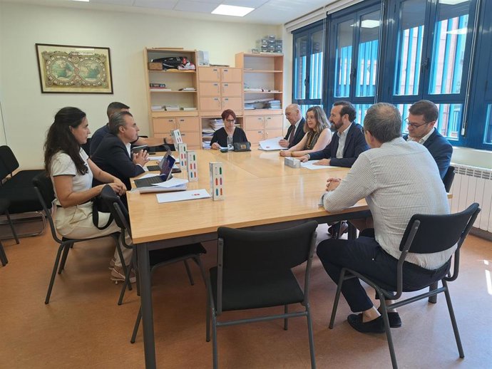 El conseller de Educación y Universidades, Antoni Vera, visita el IES San Mateo para conocer su modelo de Bachillerato de Excelencia.