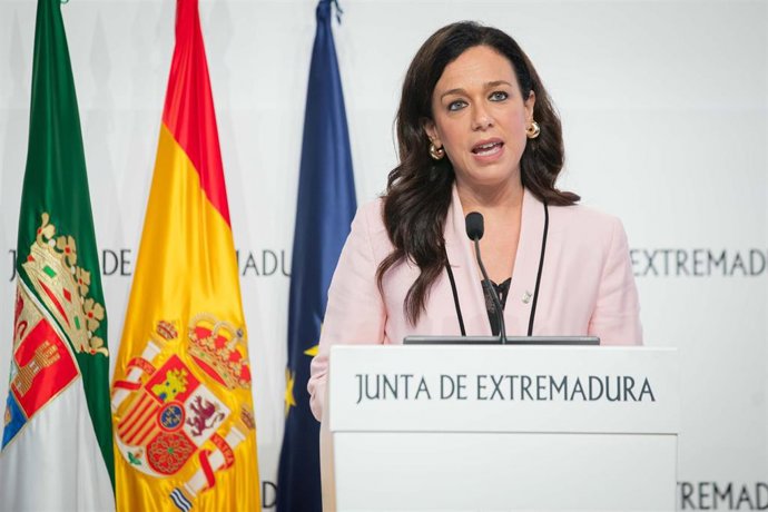 La consejera de Salud y Servicios Sociales de la Junta de Extremadura, Sara García Espada, en rueda de prensa