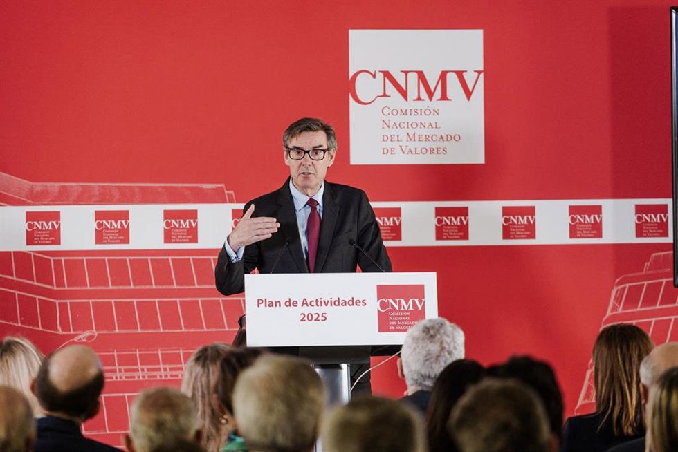 Archivo - El presidente de la CNMV, Carlos San Basilio, interviene durante la presentación del plan de actividades para 2025, en la sede de la Comisión Nacional del Mercado de Valores (CNMV), a 26 de febrero de 2025, en Madrid (España). 
