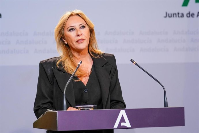 La consejera de Economía, Hacienda y Fondos Europeos y portavoz del Gobierno, Carolina España, comparece en la rueda de prensa posterior al Consejo de Gobierno. A 25 de junio de 2025, en Sevilla (Andalucía, España). El Consejo de Gobierno de la Junta de A