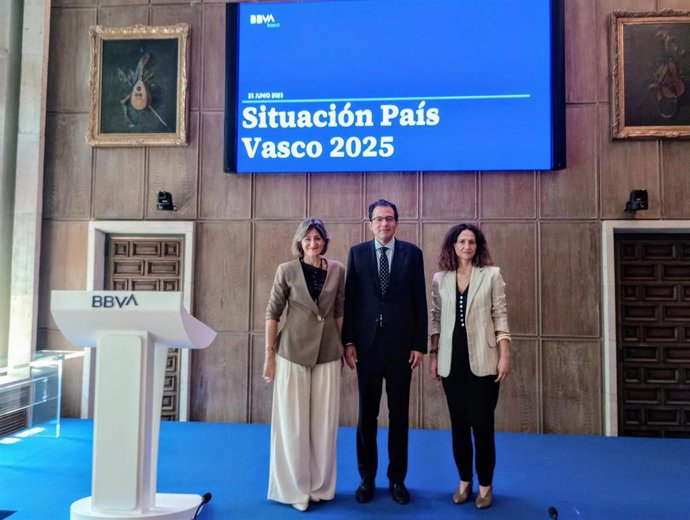 Marta Alonso, Miguel Cardoso y Elena López, de BBVA