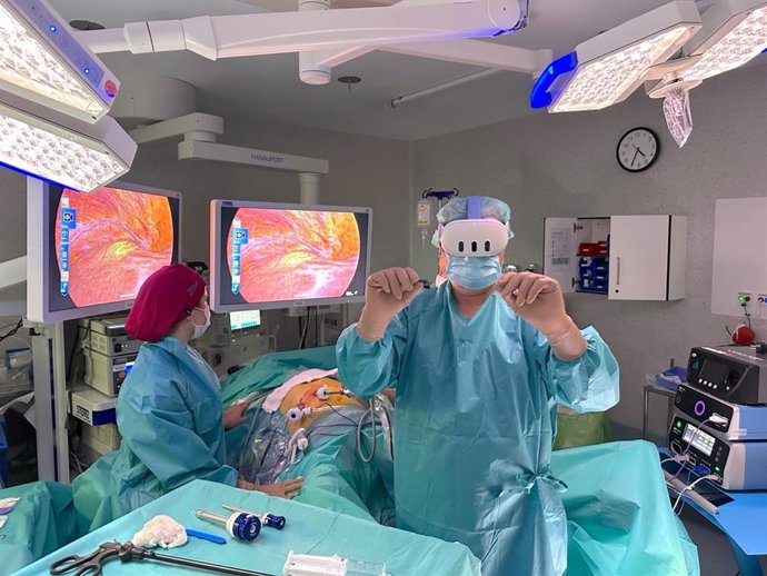 O Hospital Universitário La Luz realiza uma cirurgia hepática "complexa" com realidade aumentada.