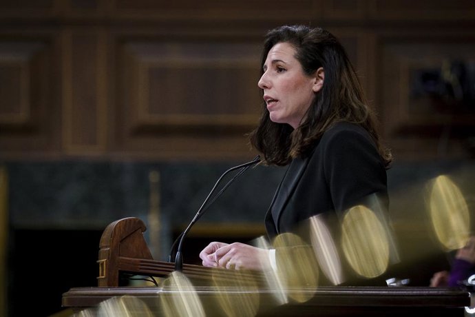 Archivo - Arquivo - A deputada da VOX, Rocío de Meer, durante uma sessão plenária no Congresso dos Deputados, em 8 de abril de 2025, em Madri (Espanha). A sessão plenária do Congresso dos Deputados debate e vota hoje sobre a consideração do projeto de lei