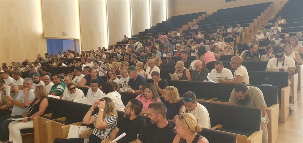 Asamblea de trabajadores de Sindicalistas de Base para votar el preacuerdo que evite la huelga turística