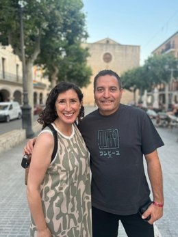 Los secretarios generales de la Federación Socialista de Mallorca, Amanda Fernández, y de la Agrupación Socialista de Alaró, Andreu Vidal.