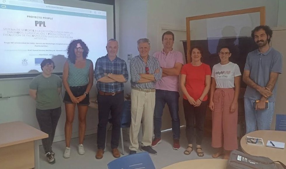 Investigadores de la Universidad de Cádiz y del Hospital Universitario Puerta del Mar de Cádiz que han desarrollado un sistema para detectar silicosis por la exposición al polvo de piedra artificial en radiografías