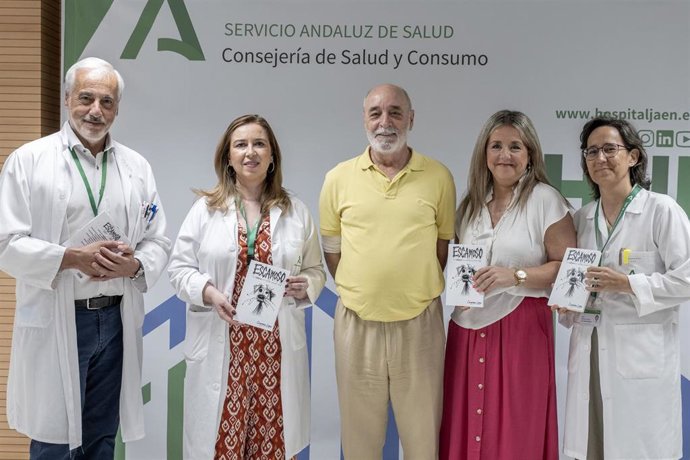 Presentación del libro 'Escamoso, un cáncer con nombre de perro viejo', de Cayetano López (c).