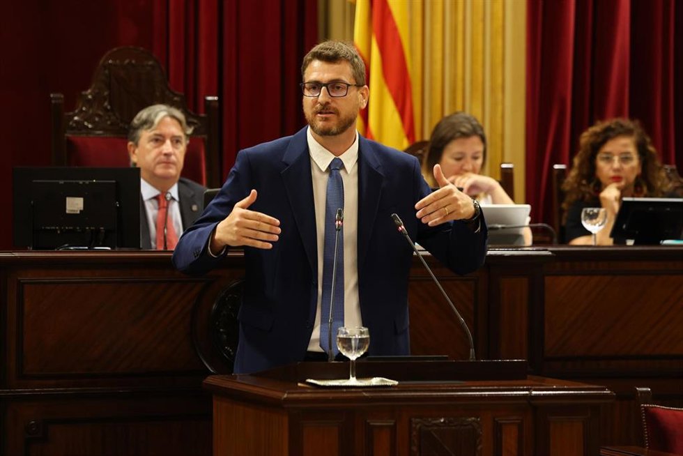 Archivo - El portavoz del grupo Popular del Parlament Balear, Sebasti Sagreras. 