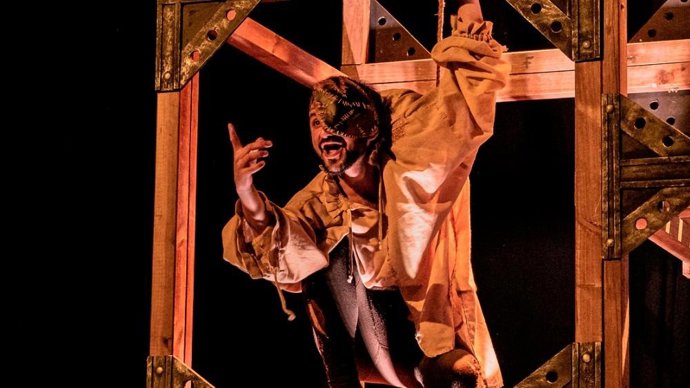 Les compañíes É Vero Teatro, Covenant Producciones, Nun Tris y Higiénico Papel, finalistes del IX Premiu Nel Amaro de Teatru Profesional en llingua asturiana.