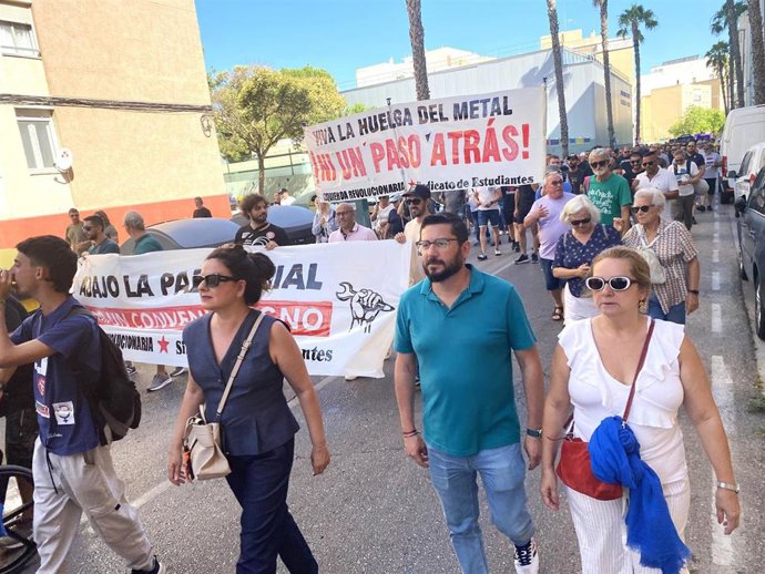 El coordinador provincial de IU en Cádiz, Jorge Rodríguez, en la manifestación de los trabajadores del metal.