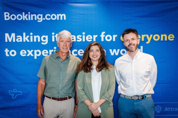 Más de la mitad los españoles considera que el turismo tiene un impacto positivo en el lugar donde vive, según Booking.