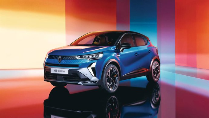 Archivo - Renault presenta el nuevo Captur, el SUV fabricado en España en versión de combustión y completamente híbrida.