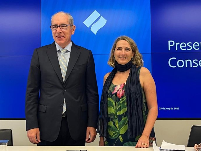 El presidente de la infraestructura, José Alberto Carbonell, junto a la directora de Comunicación, Núria Burguera